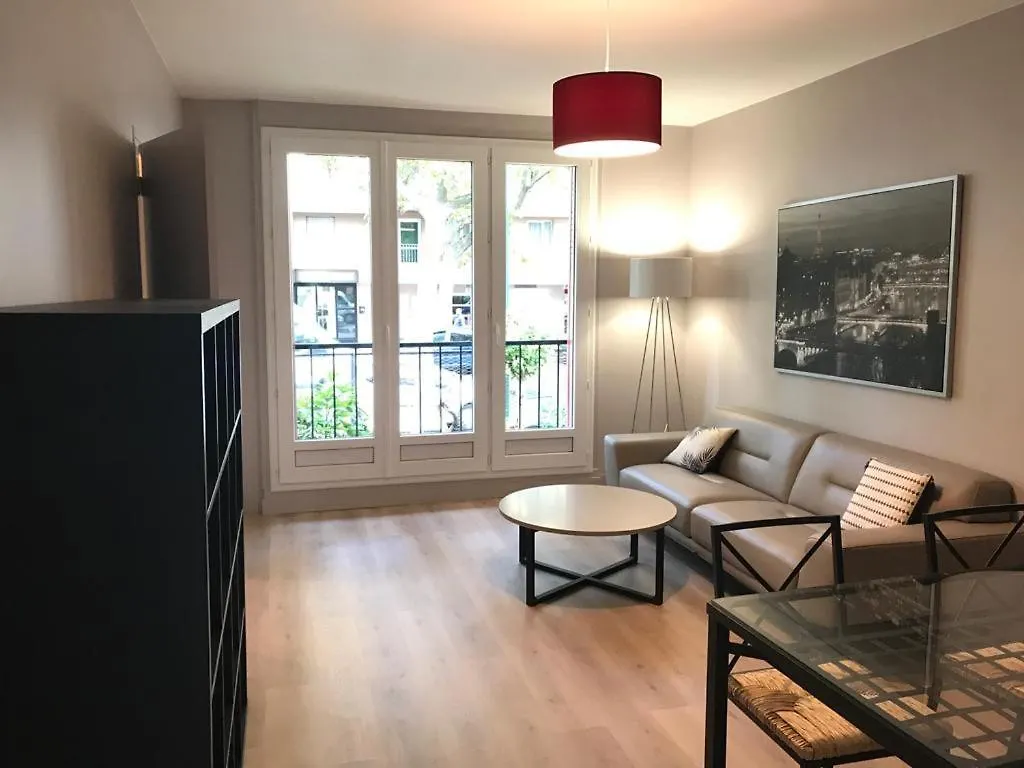 Homestay Pavillon De 1 A 4 Personnes Chez L Habitant Parfait Pour Une Famille Bagneux