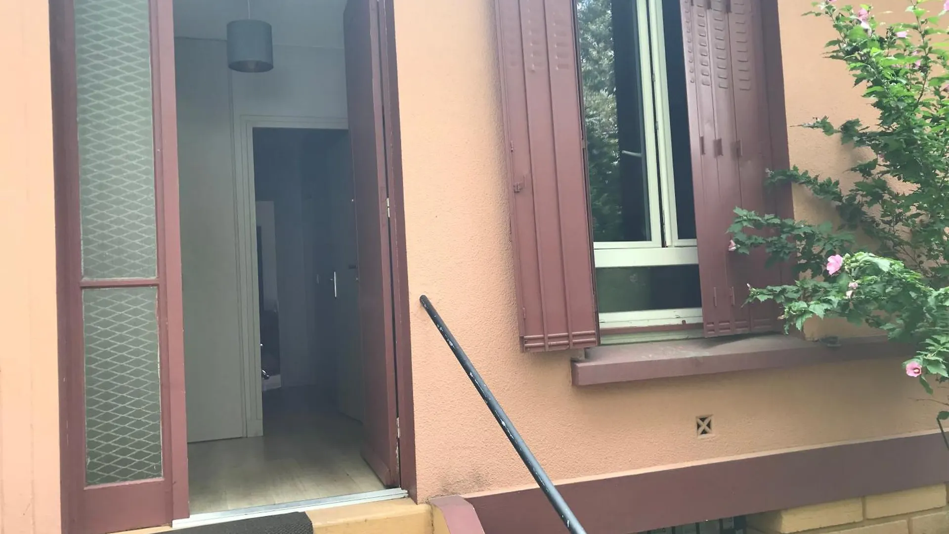 Pavillon De 1 A 4 Personnes Chez L Habitant Parfait Pour Une Famille Bagneux
