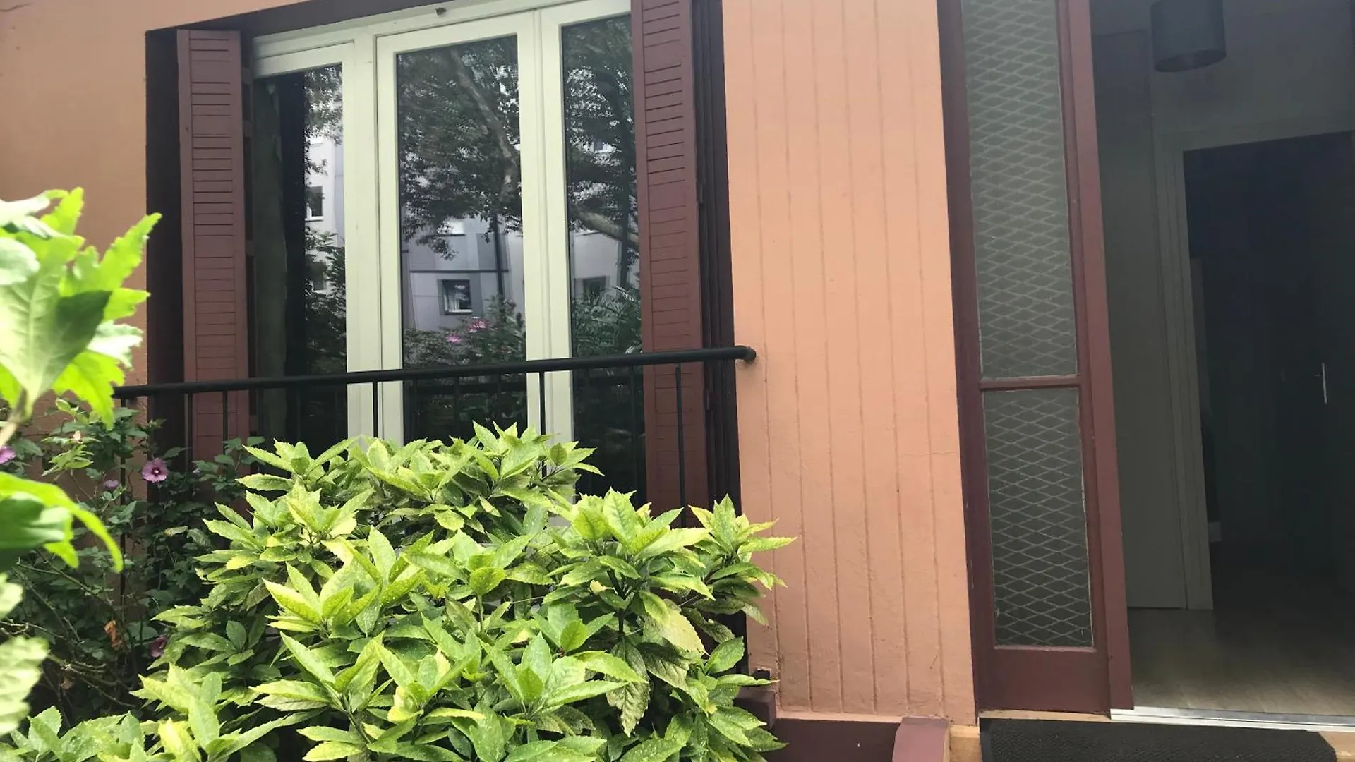 Homestay Pavillon De 1 A 4 Personnes Chez L Habitant Parfait Pour Une Famille Bagneux